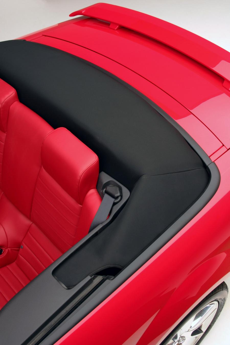  Ford Mustang GT Convertible 2005 года  (фото 17 из 44)